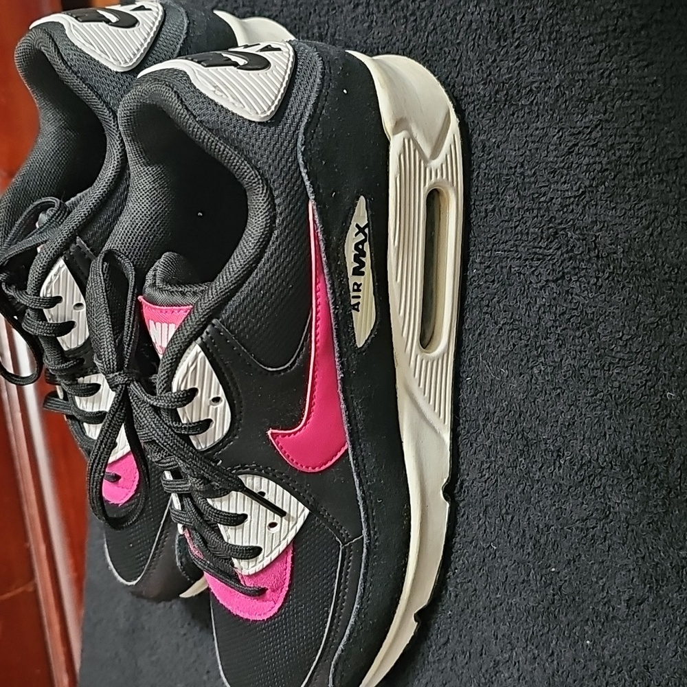 Nike Women's Black and Pink Athletic Sneakers - Picture 3 of 8